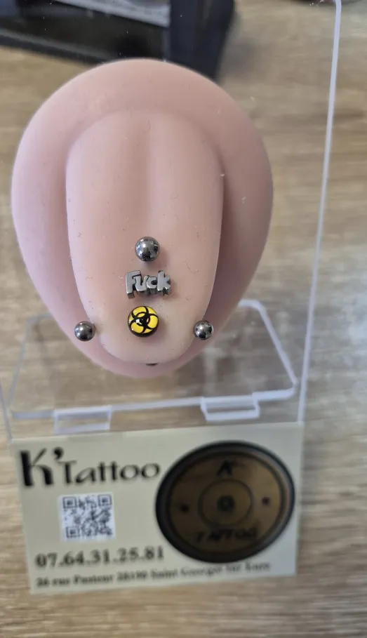 Piercing réalisé dans le respect des normes d'hygiène